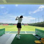 Wang Feifei Instagram - 不亏是我好闺蜜！就怕我运动量不够.回来第二天就给我约课. 好吧！第一次认真的学高尔夫球⛳️. 不过这身高尔夫的衣服原本买来打网球🎾的！🤣