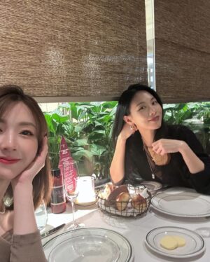 Wang Feifei Instagram - 平安喜乐✨