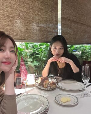 Wang Feifei Instagram - 平安喜乐✨