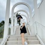 Wang Feifei Instagram - 不亏是我好闺蜜！就怕我运动量不够.回来第二天就给我约课. 好吧！第一次认真的学高尔夫球⛳️. 不过这身高尔夫的衣服原本买来打网球🎾的！🤣