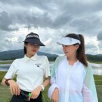 Wang Feifei Instagram - 不亏是我好闺蜜！就怕我运动量不够.回来第二天就给我约课. 好吧！第一次认真的学高尔夫球⛳️. 不过这身高尔夫的衣服原本买来打网球🎾的！🤣