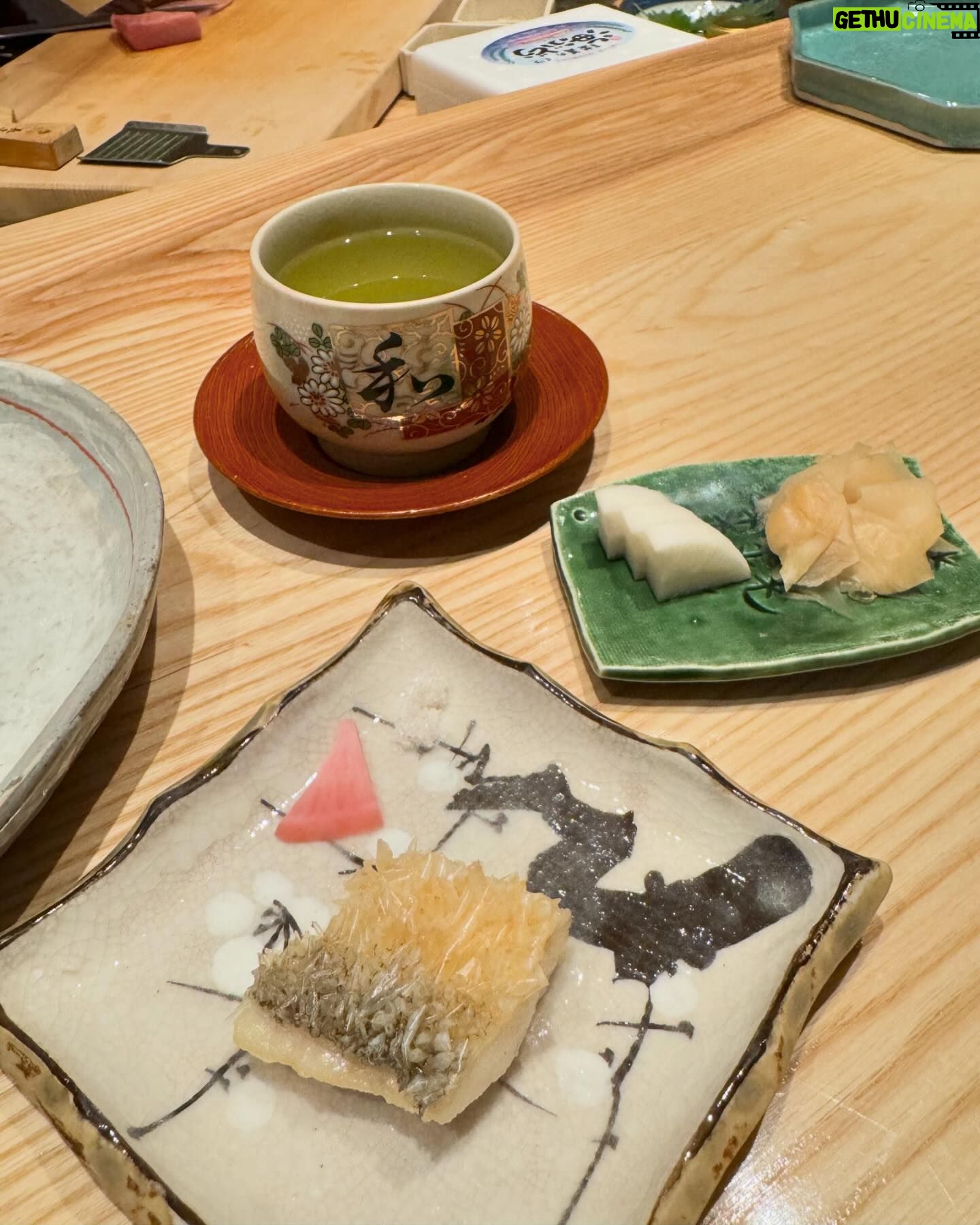 Wanida Termthanaporn Instagram - Love this authentic style omakase @yotsuhasushi #น้อยแต่มาก #อร่อยสุดๆ 😋