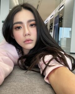 Wanida Termthanaporn Instagram - Some random selfies while waiting for dance rehearsal #rsmeetingconcert2024 🙃😘