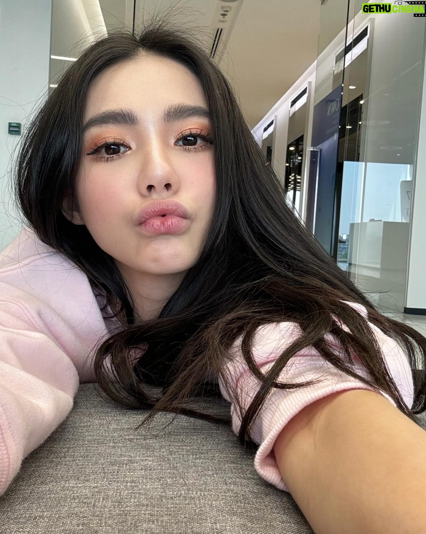 Wanida Termthanaporn Instagram - Some random selfies while waiting for dance rehearsal #rsmeetingconcert2024 🙃😘