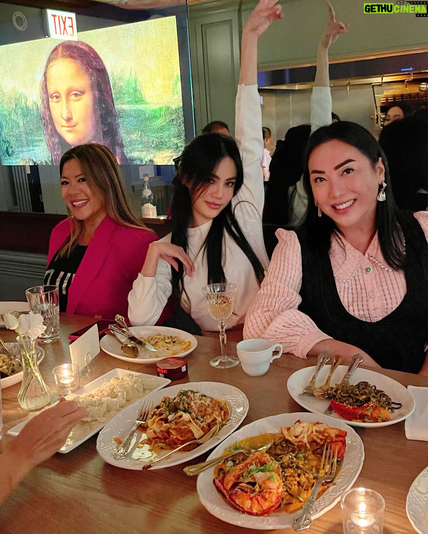 Wanida Termthanaporn Instagram - So much fun in Chitown 🤗 thank you host @barbieroger 😘