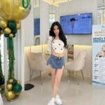 Wanida Termthanaporn Instagram - จนคอนแล้วก็ทำสวยต่อสิฮะ 🤣 แวะมาให้คุณหมอร้อยไหมด้วยเทคนิคจากเกาหลีที่ @dr.oracle_thailand ☺️