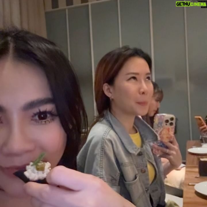 Wanida Termthanaporn Instagram - 2002BERRYXDEBBIE din din @kaveerestaurant thank you for having us ☺️ อาหารอร่อยทุกจานเลยค่ะ love love 😋
