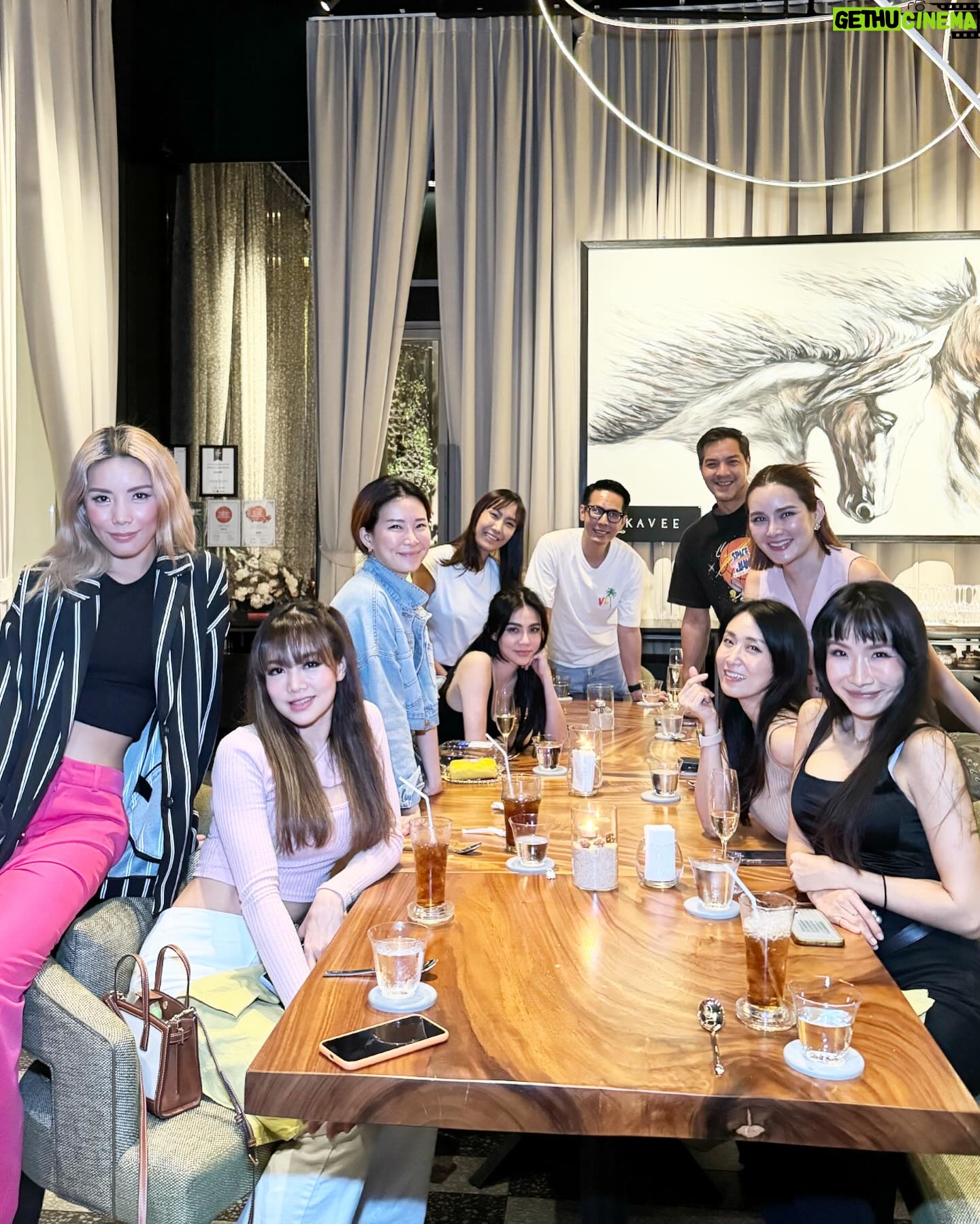 Wanida Termthanaporn Instagram - 2002BERRYXDEBBIE din din @kaveerestaurant thank you for having us ☺️ อาหารอร่อยทุกจานเลยค่ะ love love 😋