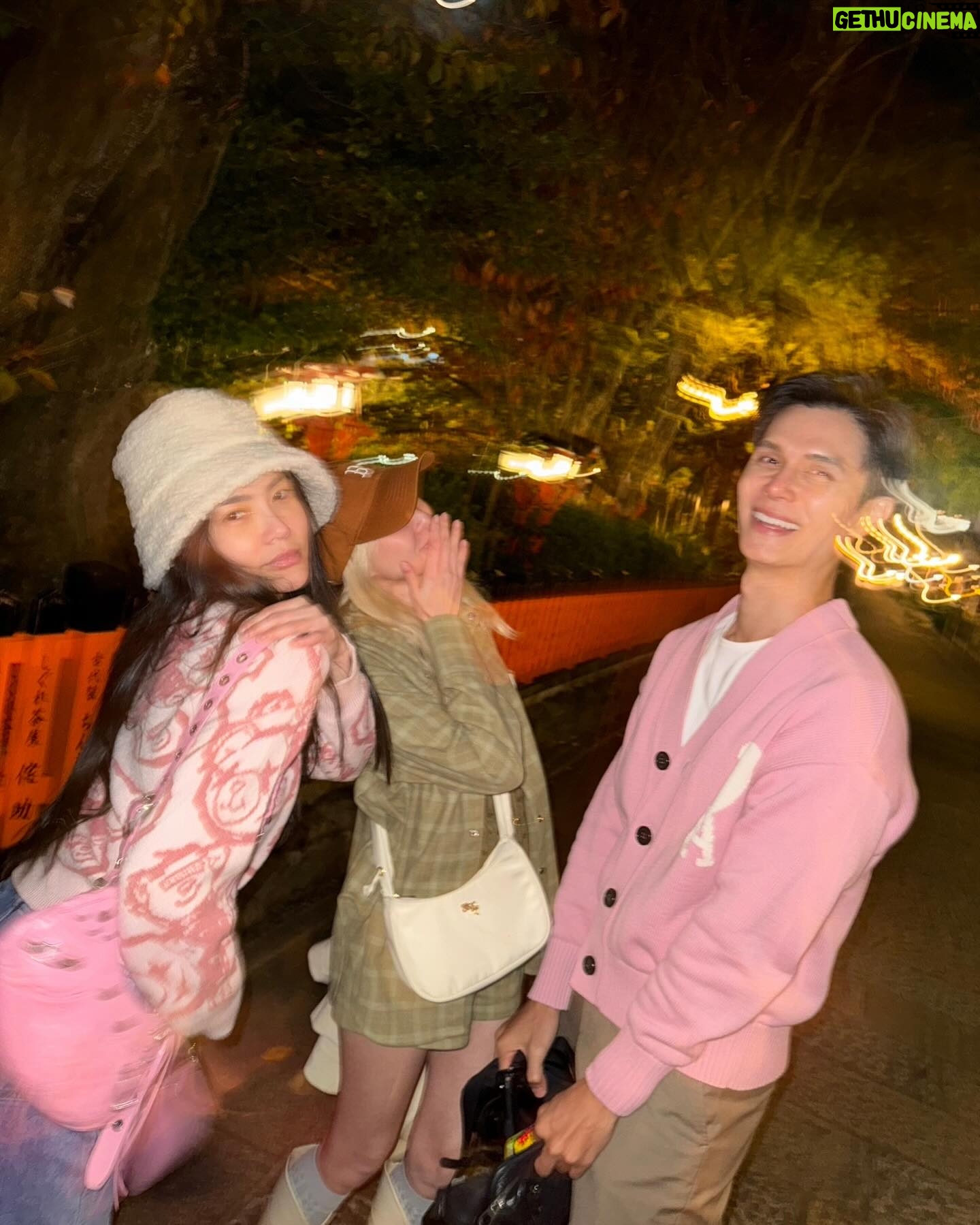 Wanida Termthanaporn Instagram - Strolling around Kyoto at night with these two 😘
