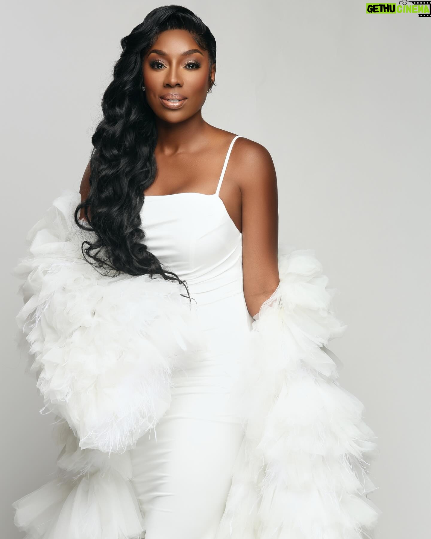 Wendy Osefo Instagram - CHAPTER 40 🎂✨ Thank you God for watching over and protecting me throughout these years. You have turned all my dreams into a reality and I am forever grateful. My heart is so full 🥹🤍. Yall, your girl is grown grown now!!! 😜🥳 #BirthdayGirl #GeminiSeason #WenDayIsForTay 📸: @iloswork