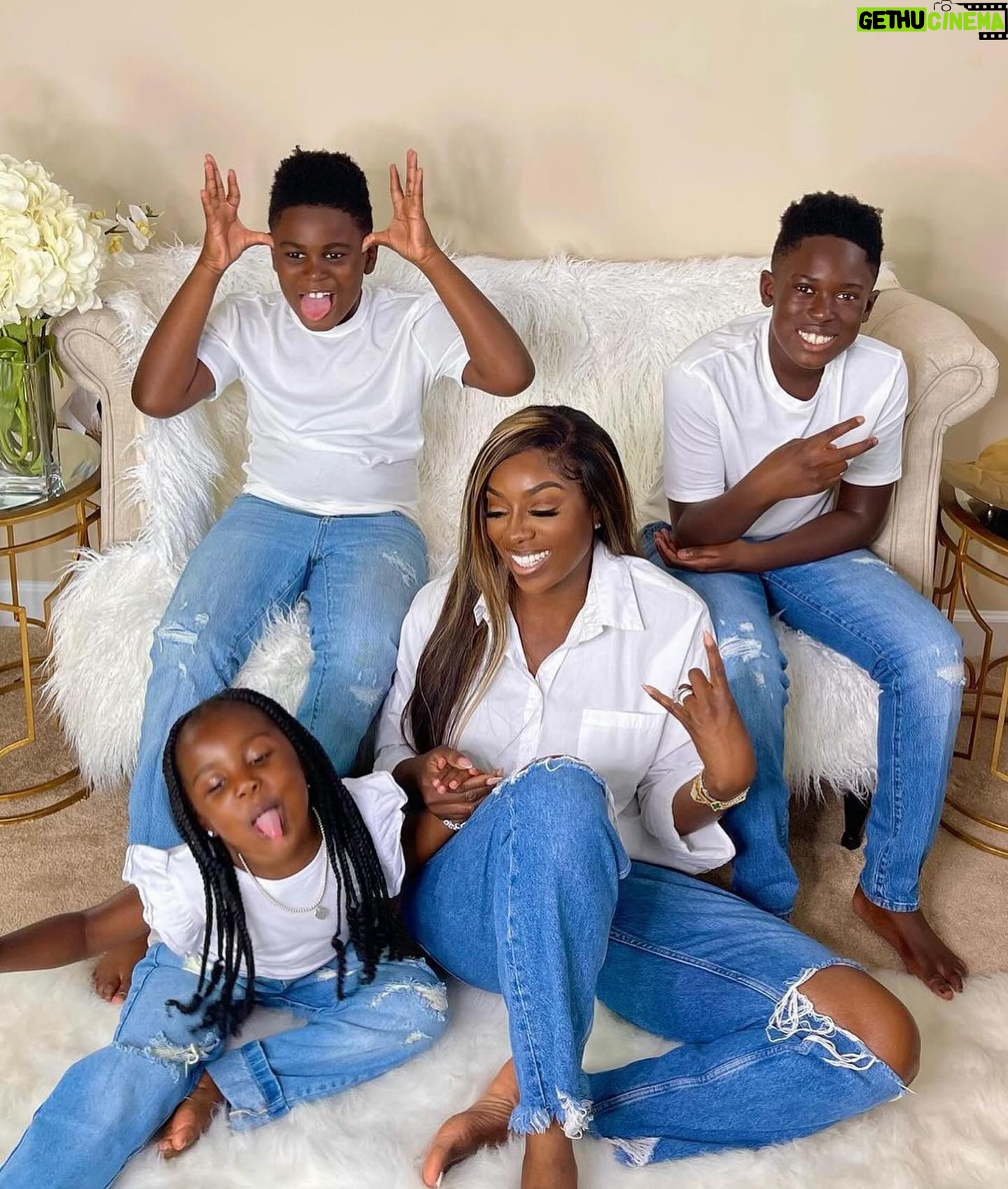 Wendy Osefo Instagram - The hardest, yet most rewarding experience of my life. MOMMY will always be my greatest title 💐💕.Happy Mother’s Day everyone ✨