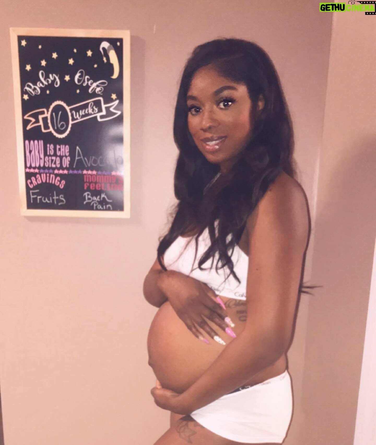Wendy Osefo Instagram - The hardest, yet most rewarding experience of my life. MOMMY will always be my greatest title 💐💕.Happy Mother’s Day everyone ✨