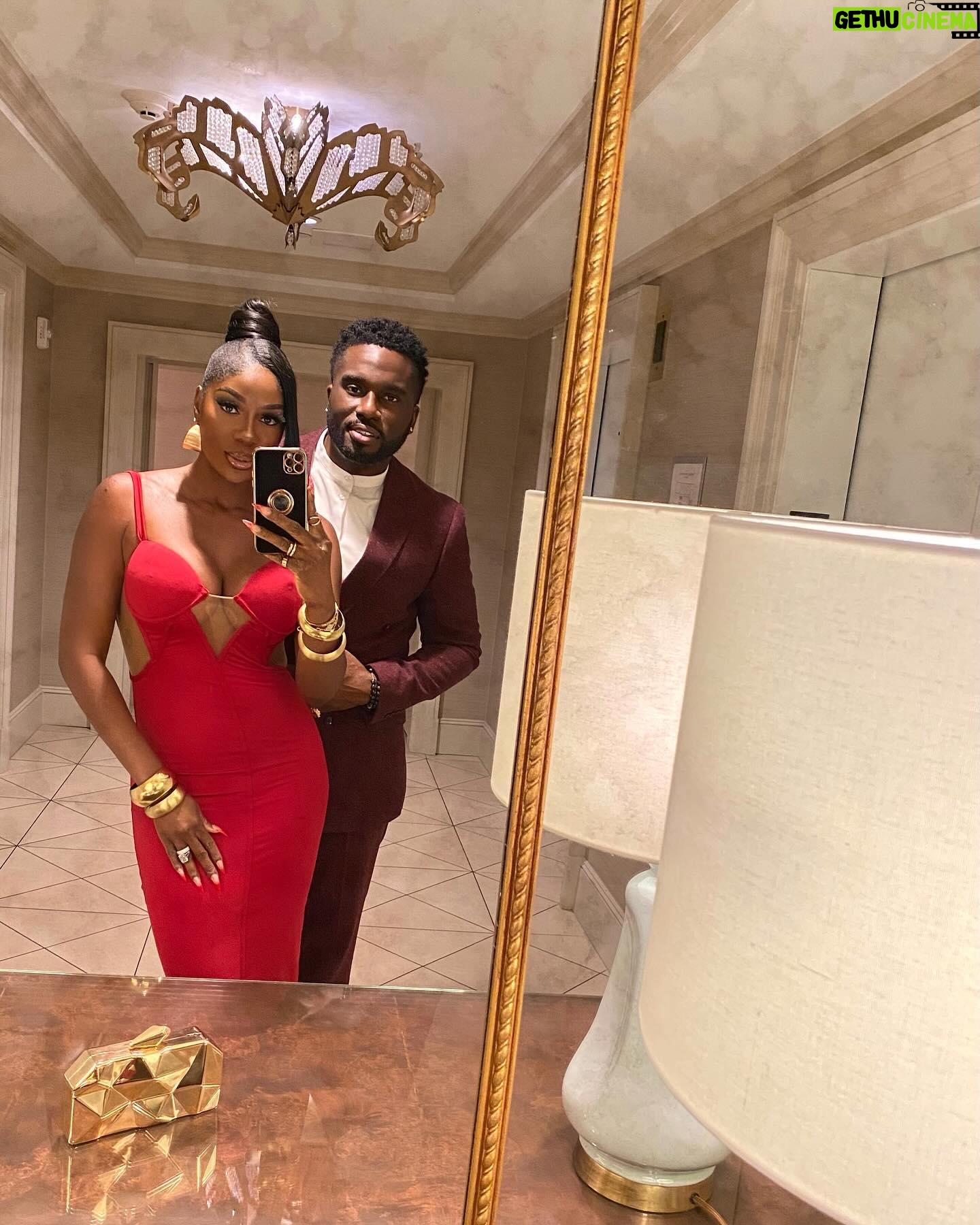 Wendy Osefo Instagram - When he surprises you in the morning, tells you to pack a bag and flies you to another state for dinner. Our 15th Valentine’s Day together and he still makes me blush🌹.