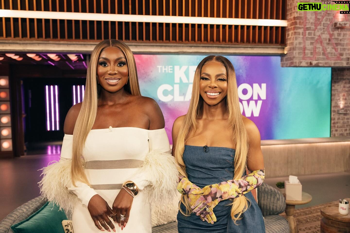 Wendy Osefo Instagram - Had such a fun time on the @kellyclarksonshow with @bravoandy and @therealcandiace. Make sure to tune in and watch π€β¨ β Hair @dallasdyvitoi Makeup @already_perfect Styling @shenell.welch Dress @lapointe