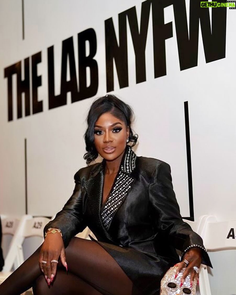 Wendy Osefo Instagram - A New York Minute #NYFW #NewYorkFashionWeek 📸: @shotzbyjayy