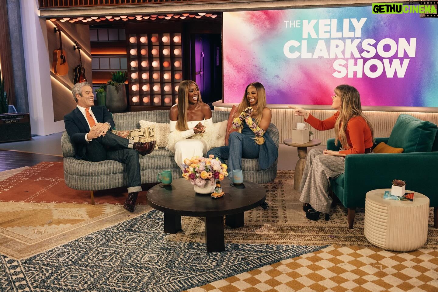 Wendy Osefo Instagram - Had such a fun time on the @kellyclarksonshow with @bravoandy and @therealcandiace. Make sure to tune in and watch π€β¨ β Hair @dallasdyvitoi Makeup @already_perfect Styling @shenell.welch Dress @lapointe