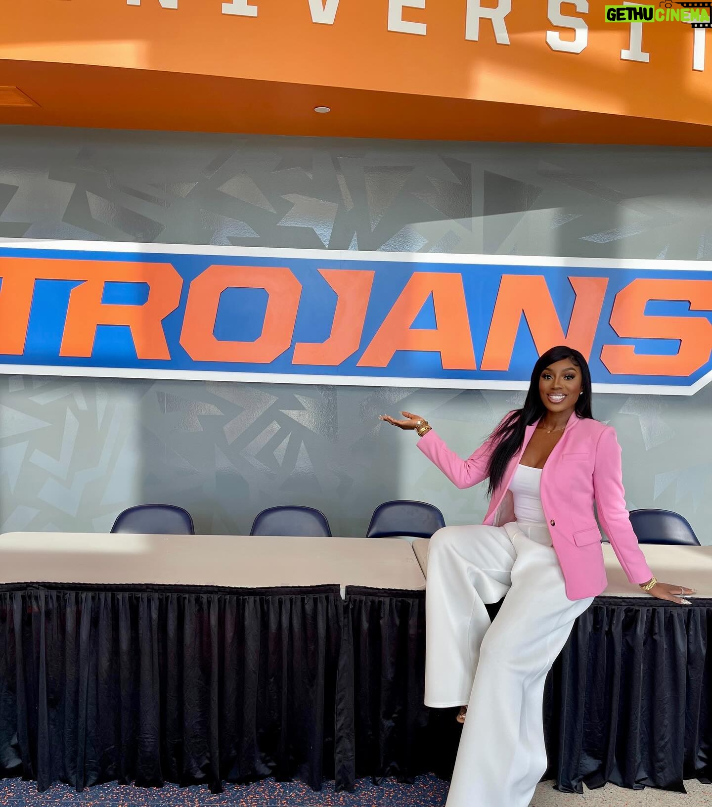 Wendy Osefo Instagram - Thank you to the faculty and students at Virginia State University @officialvsutrojans for having me speak about the importance of the 2024 Presidential Election. Special shout out to my bro @dr.wesbellamy and sis @symonedsanders — Always great sharing space with yall ✨