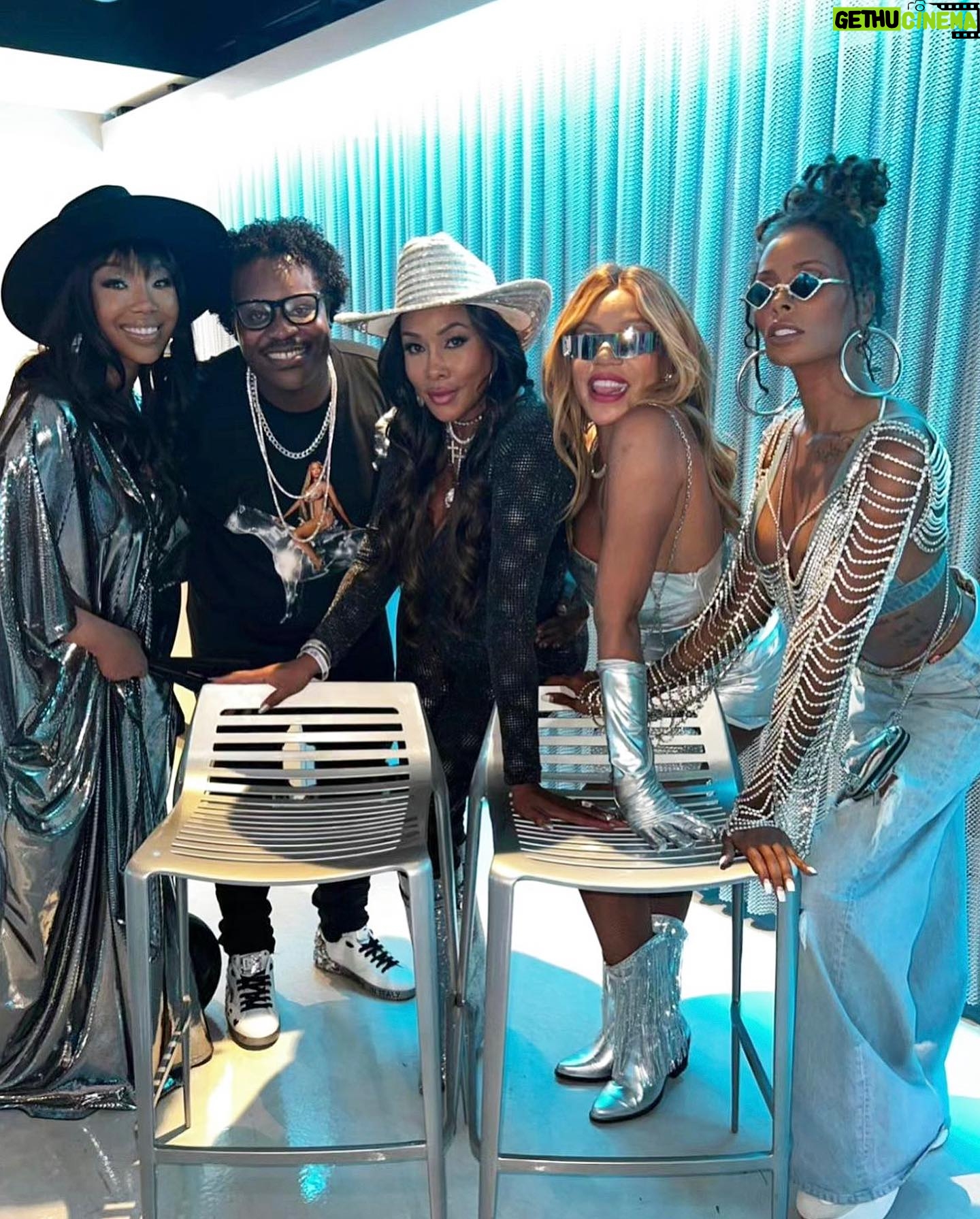Wendy Raquel Robinson Instagram - Comfortable in my skin, Cozy with who I am, COZY! I had an EPIC time at #Renaissance #Sofi my Virgo sis @beyonce is a FORCE! To celebrate her artistry on her birthday made it even more that special. What a #Queenπ #Beyonce #BeyDay β’ β’ π: @pinkieglossmakeup ππΎββοΈ: @hairbychadandre πΈ: @richierich.productions