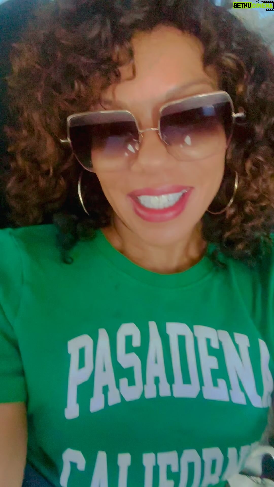 Wendy Raquel Robinson Instagram - Happy Pre-Thanksgiving, sending my love. light and laughterđź’š#TravelSafe