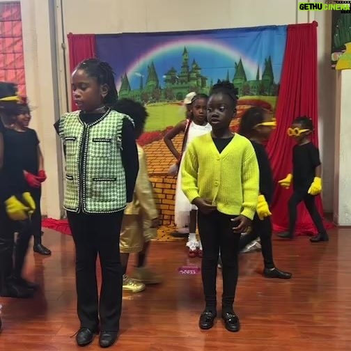 Wendy Raquel Robinson Instagram - This is where it all BEGINS....so proud of our Pre-Conservatory stars!!! Welcome to the Wiz Museum, feauturing the stars of tomorrow, TODAY✨👏🏾👏🏾👏🏾👏🏾 Bravo Babies!!!!! #SoProud #TearsOfJoy #AGCLegends❤️