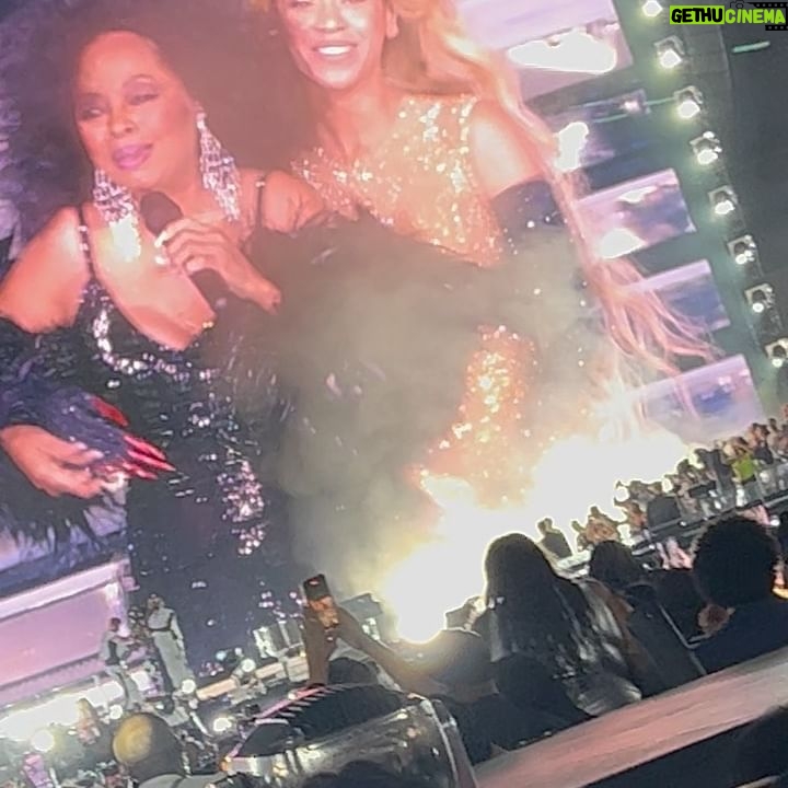 Wendy Raquel Robinson Instagram - Comfortable in my skin, Cozy with who I am, COZY! I had an EPIC time at #Renaissance #Sofi my Virgo sis @beyonce is a FORCE! To celebrate her artistry on her birthday made it even more that special. What a #Queenπ #Beyonce #BeyDay β’ β’ π: @pinkieglossmakeup ππΎββοΈ: @hairbychadandre πΈ: @richierich.productions