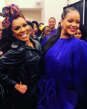 Wendy Raquel Robinson Instagram - How 'bout a round of applause!👏🏾👏🏾👏🏾👏🏾 Y'all ready for @badgalriri concert at the #superbowl🔥 Letssss go💋May the finest men win! ##takeabow #blackhistory #rhianna #thegame #standingovation