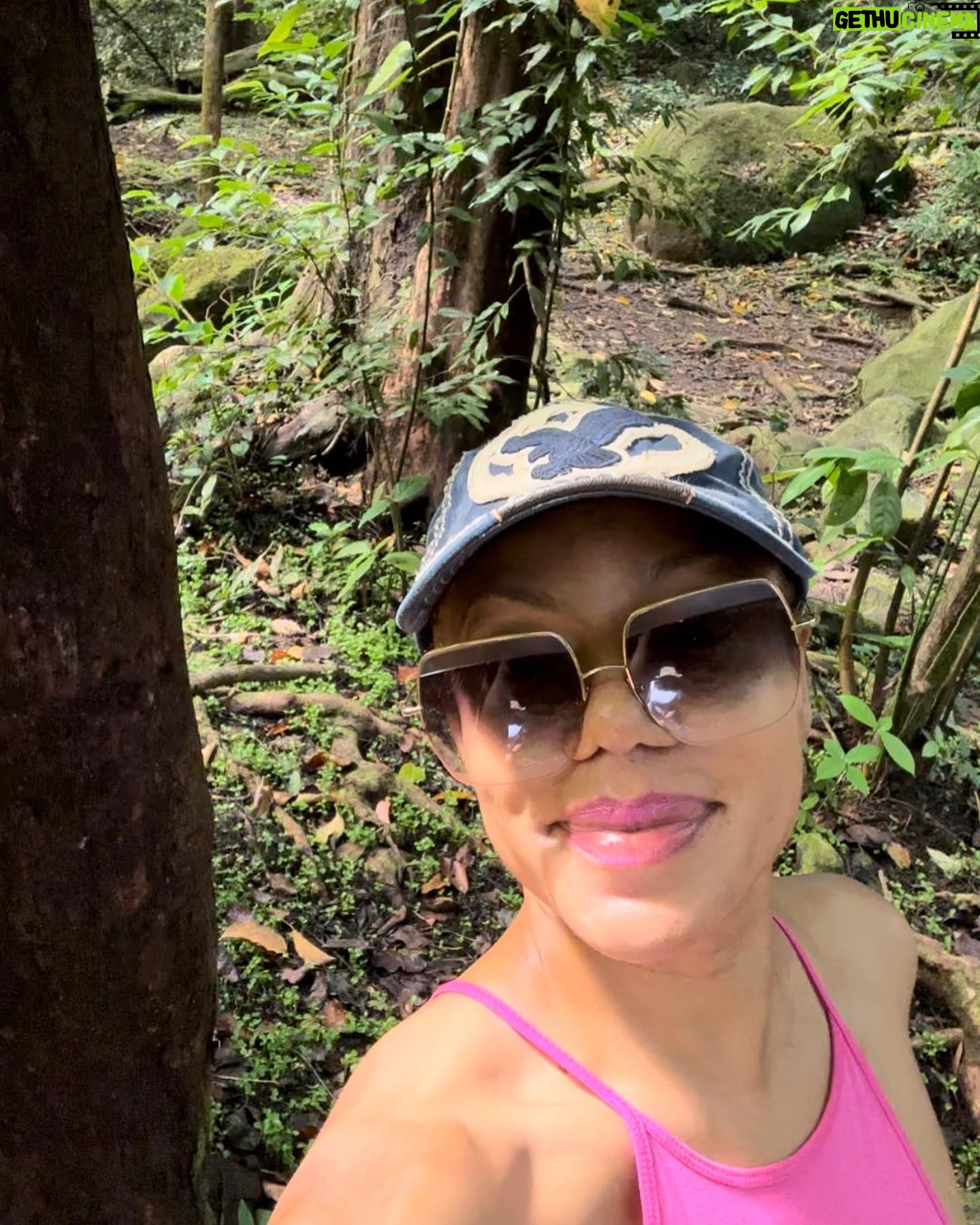 Wendy Raquel Robinson Instagram - Here's some Hawaiian sunshine for your timeline, whoever said it never rains in Southern California lied🤔 Dint know about you but, 'Rainy days and Mondays always gets me down-The Carpenters... Be your own sunshine🌺
