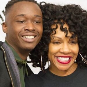 Wendy Raquel Robinson Instagram - Happy Kwanzaa Day 2! #PRAISEREPORT
SWIPE👀
The second day of Kwanzaa honors self-determination 
(kujichagulia): 'To define ourselves, name ourselves, create for ourselves and speak for ourselves.'
I can not describe the joy I feel when I see my @amazinggfaceconservatory students walking in their purpose, living out their dreams and watching them come true! 

Ashton Sanders, from a child you knew what you wanted to do, and now I look at the big screen and see you!🔥 Bars for my stars!♥️ I'm so proud of YOU! Continue to shine and forever thrive, but more importantly keep all of your dreams ALIVE! #AGCDistinguishedAlumni @ashtondsanders 
@kingBobbyBrown #ForeverWhitneyHouston
#thevoice @wannadancemovie @kasi_lemmons @naomiackie_ @nafessawilliams @msttunie #Amazing👏🏾👏🏾👏🏾👏🏾👏🏾👏🏾