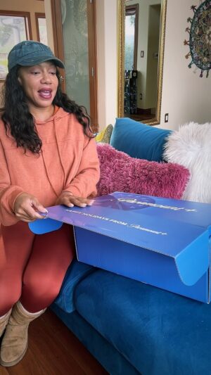Wendy Raquel Robinson Instagram - Hey Fam!!! Today’s the day! A new episode of #TheGameSeries streaming now on @paramountplus 🏈and as my Christmas gift to #YOU get a #FREE month using promo code THEGAME and thank you @paramountplus for my box of goodies 💕💕