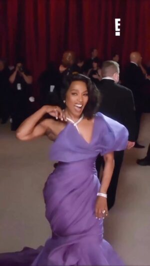 Wendy Raquel Robinson Instagram - #WCW 👑
•
Queen Angela Bassett💜