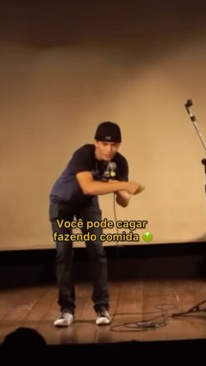 Whindersson Nunes Instagram - Hoje de manhã lembrei de um restaurante flutuante no rio que corta o Piauí com o Maranhão, em Floriano. Pode ser uma solução rápida pras pessoas em cima de telhados, resgatas animais sendo levados pela correnteza. Ser usado como ponto de entrega de resgatado e voltar pra buscar mais. Vamos mandar para cidades mais alagadas, eles são montáveis e desmontáveis, acho que seria uma boa espalhando alguns desses ancorados em pontos centras de resgate!
A água sobe, ele sobe, ela desce, ele desce. 
‼️ se você tem coletes como esses, adulto e infantil, entre em contato pelo e-mail pessoalwn@gmail.com nos mande! ‼️ 
(Vou passar todas as informações pra defesa civil pra tudo ser feito com segurança)