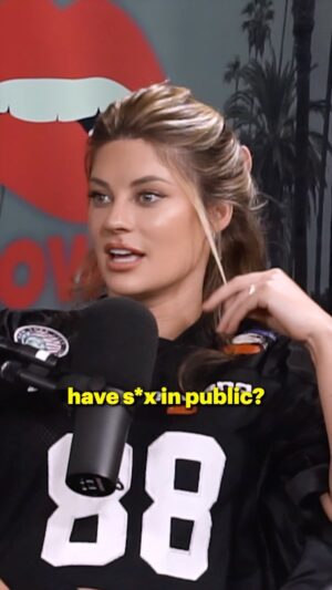 Whitney Cummings Instagram - WOW 🤣🤣🤣 Ya’ll ever smashed in public?????? 🤔

@hannahstocking on Pillow Talk OUT NOW 🫦🫦🫦
Co-hosted by: @theangelawhite & @whitneycummings 

3 queens. 1 legendary episode. 
Link in bio for full 😘😘😘