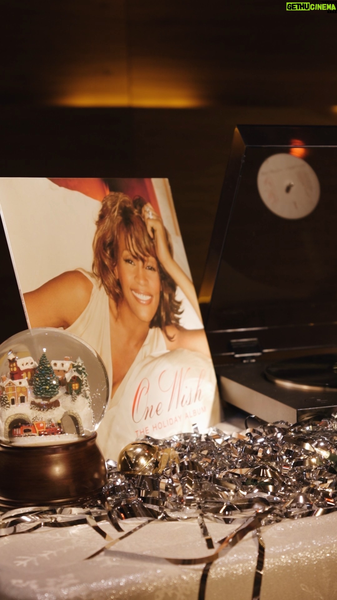 Whitney Houston Instagram - Whitney's “One Wish” album hit #5 on the Holiday Albums chart on this day in 2003. Get it on vinyl — link in bio! 🎄