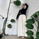 Whitney Port Instagram – Had a fun day with @refinery29 yesterday and almost got Timmy to do an OOTD with me. Great day 🍰
Wearing:
@solidandstriped x @sofiarichiegrainge
@rogervivier shoes
@loewe bag
@chanelofficial sunnies
@jouercosmetics lip
