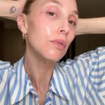 Whitney Port Instagram – How I go to bed with glass skin 🫧 Filmed my bedtime skincare routine for you guys 2 drinks deep when I was in Hawaii, the tipsier the better.

Using:
@osmosis_beauty cleanser 
@bioeffectofficial EGF essence 
@osmosis_beauty epidermal repair serum 
@bioeffectofficial 30 day treatment 
@retrouveskin eye cream 
@kosas spray