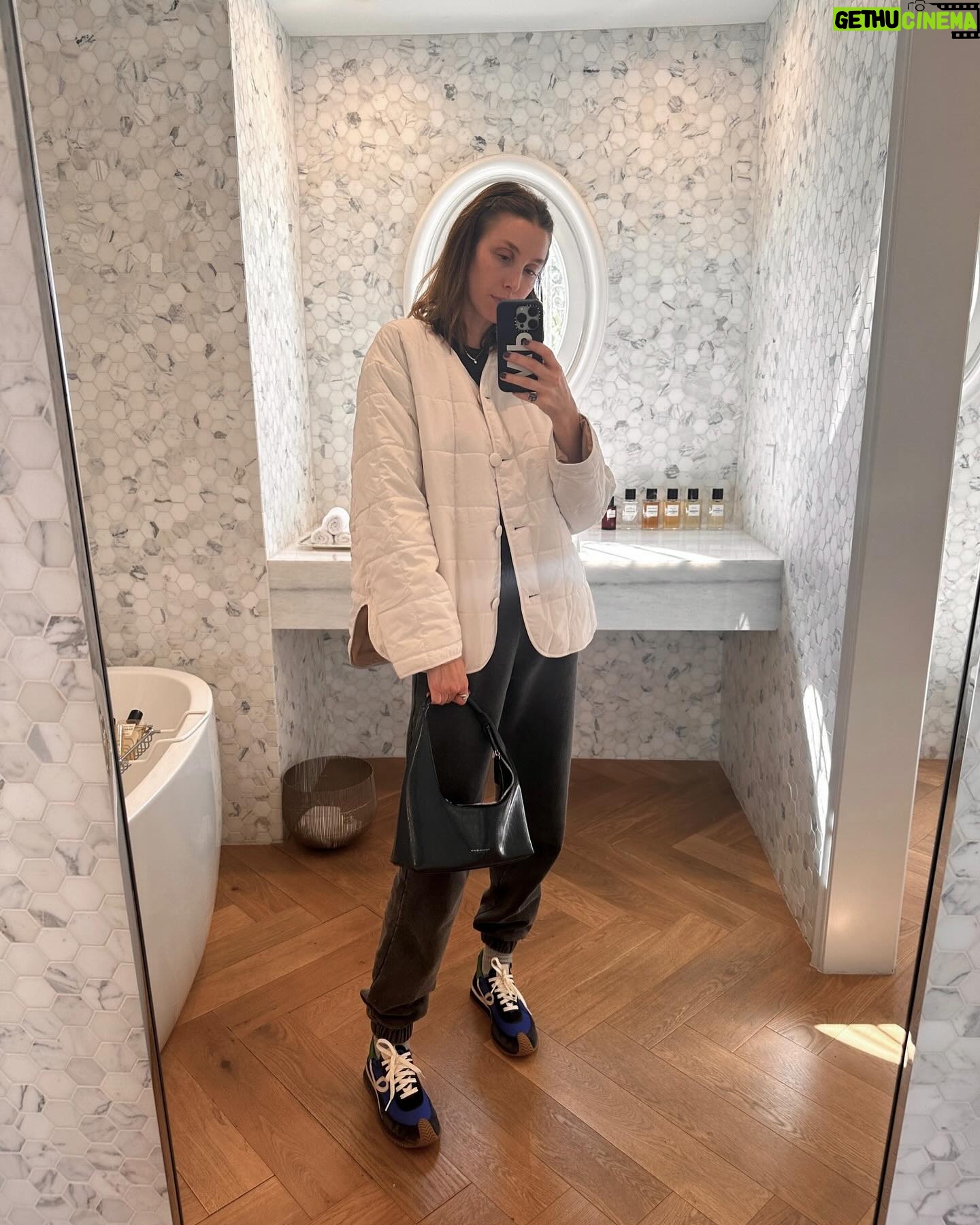 Whitney Port Instagram - Taking the first two weeks of the year verrrrrry slow. Doing my best to tune up my personal operating system. So far I’m stuck between a handwritten to-do list and a digital one. Both seem necessary!!! How do you stay organized!!!??? Why didn’t anyone ever teach me executive functioning skills?! @melaniegrantskin