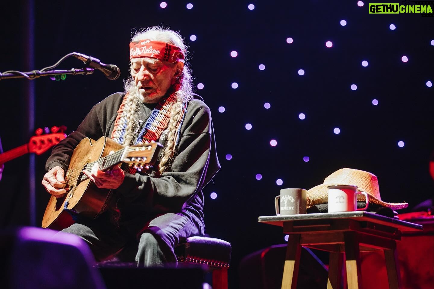 Willie Nelson Instagram - Another year of @luckreunion means another year of incredible artists, vendors, volunteers, friends and family all coming together for the best festival in Spicewood, TX. π·: Alana Swaringen / Justin Cook / Alex Parker