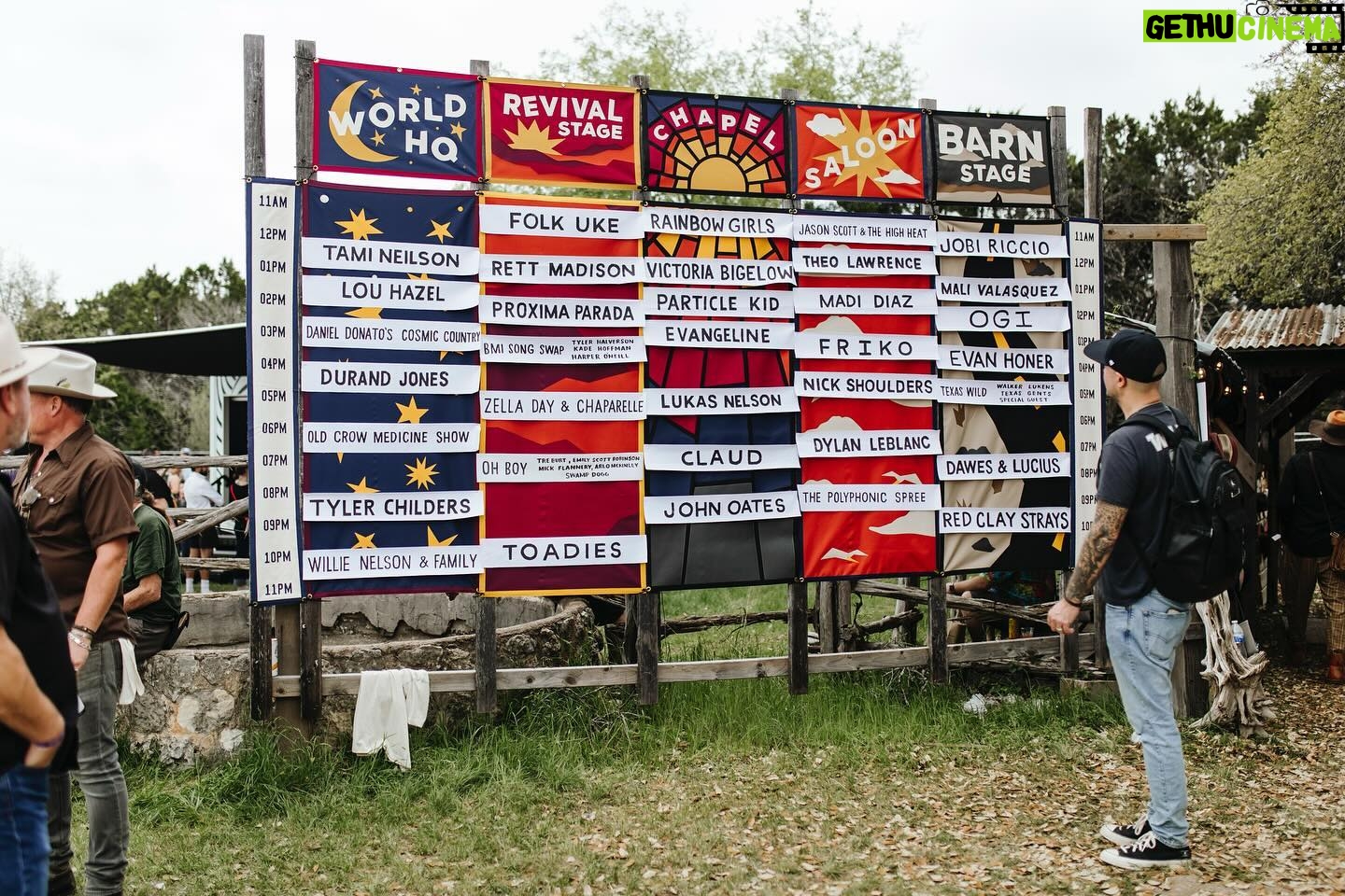 Willie Nelson Instagram - Another year of @luckreunion means another year of incredible artists, vendors, volunteers, friends and family all coming together for the best festival in Spicewood, TX. π·: Alana Swaringen / Justin Cook / Alex Parker