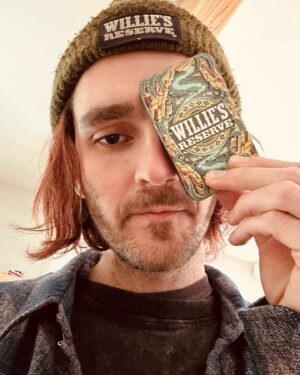 Willie Nelson Instagram - HIGH fives in the Biggest Bowl!

@williesreserveofficial