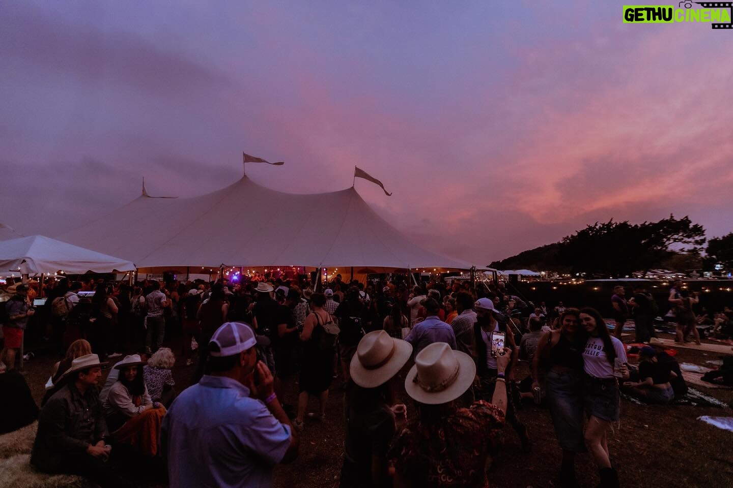 Willie Nelson Instagram - Another year of @luckreunion means another year of incredible artists, vendors, volunteers, friends and family all coming together for the best festival in Spicewood, TX. π·: Alana Swaringen / Justin Cook / Alex Parker