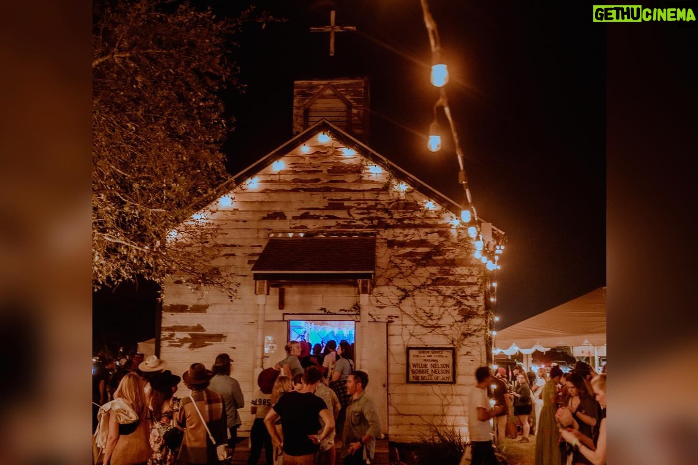 Willie Nelson Instagram - Another year of @luckreunion means another year of incredible artists, vendors, volunteers, friends and family all coming together for the best festival in Spicewood, TX. π·: Alana Swaringen / Justin Cook / Alex Parker