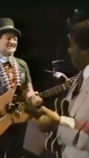 Willie Nelson Instagram - “When the ev’nin, ev’nin sun goes down...” 
#NightLife performed with @bbkingofficial circa 1984