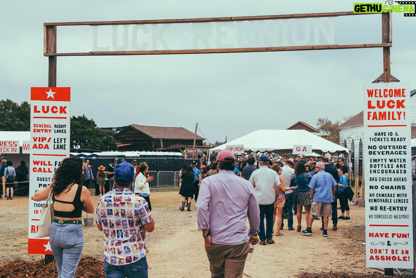Willie Nelson Instagram - Another year of @luckreunion means another year of incredible artists, vendors, volunteers, friends and family all coming together for the best festival in Spicewood, TX. π·: Alana Swaringen / Justin Cook / Alex Parker