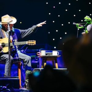 Willie Nelson Instagram - Happy Birthday to my old friend, @kermitthefrog. 

📷: KMazur // Alana Swaringen