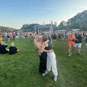 Willow Shields Instagram - Reminder to kiss your girlfriend 🏳️‍🌈