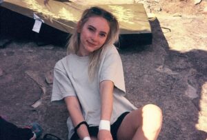 Willow Shields Instagram - My girlfriend v cute and a few other moments on film 🌿
