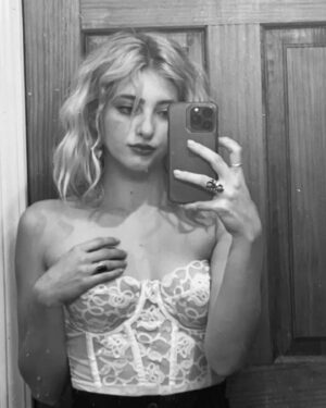 Willow Shields Instagram - Strawberries and things 🍓🗑️
