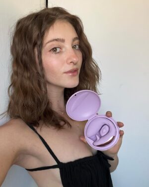 Willow Shields Instagram - I’m hooking you all up with toys! EVERYONE who signs up will receive either a free toy or a gift card! All you have to do is:

✨Click the link in my Instagram bio

✨Sign up with your email

✨See your gift from @bellesaco 

100% discreet shipping & billing ✨Ships worldwide 🌎 Tag someone who deserves a toy!