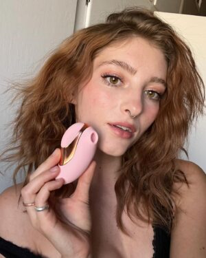 Willow Shields Instagram - I’m hooking you all up with vibes! EVERYONE who signs up to my giveaway will receive either a free toy or a gift card! All you have to do is:

✨ Click the link in my Instagram bio

 ✨ Sign up with your email ✨ See your first gift from @bellesaco
100% discreet shipping & billing ✨ Tag someone who deserves a vibe!