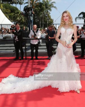 Wilma Elles Instagram - Cannes Film festival Red Carpet of "Fallen Leaves" wearing @gulaferatas ❤️ being styled by @nilufersatorius ❤️ #Hautecouture #cannes #filmfestival #dress #fallenleaves #wilmaelles #wilmaelles1